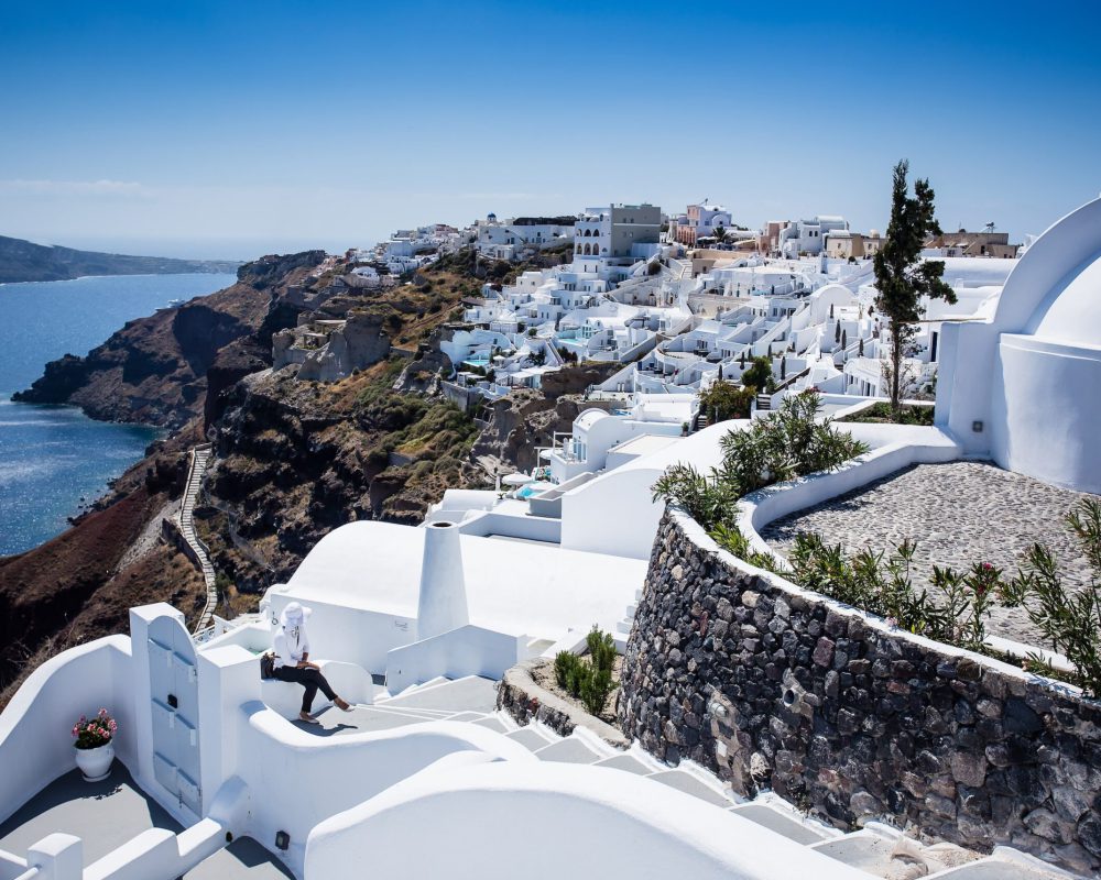 gourgeous-view-of-blond-woman-on-white-walled-town-2025-10-16-05-07-11-utc